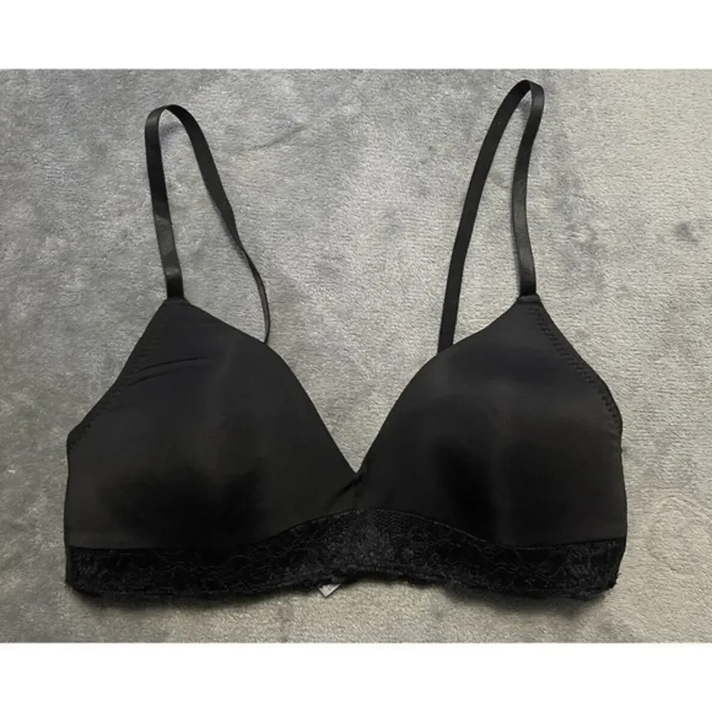 Marilyn Monroe 34B Wireless Bra Women Black Lace‎ Trim Molded Cups 4625-28